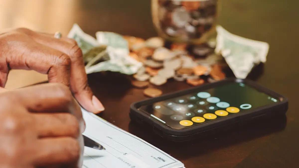 Sem Título 1 0104 diverse man counting money and writing check 2024 09 17 05 50 17 utc