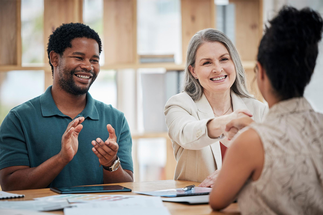 Sem Título 1 0041 b2b partnership handshake deal ecommerce business team with smile teamwork collaboration strategy succ